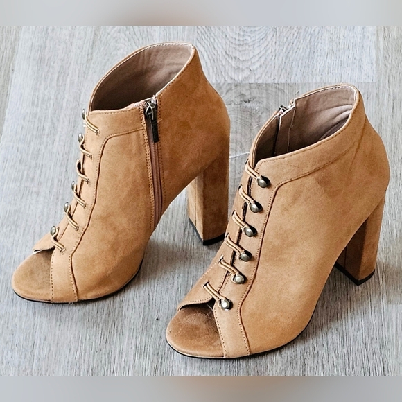 Size 8 Michael Antonio Tan Brown Suede Peep-Toe Heeled Booties - Picture 3 of 9